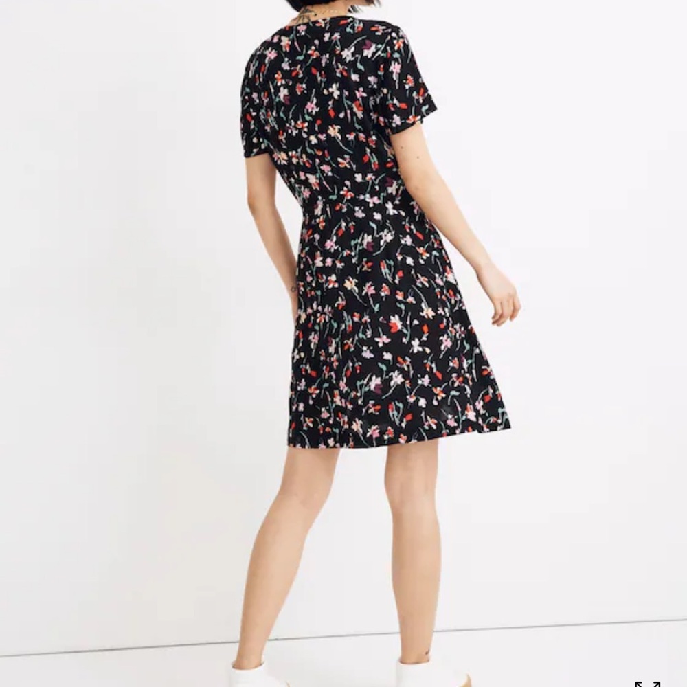 Floral Patterned Garment - Picture 2 of 8